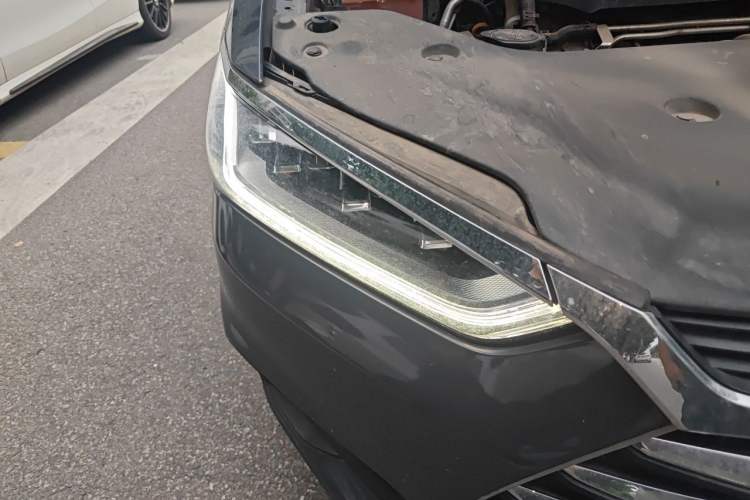 Used BYD Qin Pro 2020 Beyond Edition 1.5TI Automatic Prestige Version Right Front Headlight