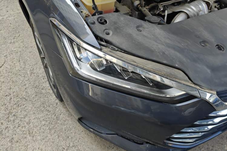 Used BYD Qin Pro 2020 Beyond Edition 1.5TI Automatic Flagship Version Right Front Headlight