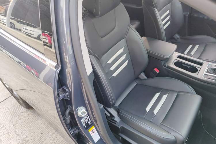 Used BYD Qin Pro 2020 Beyond Edition 1.5TI Automatic Prestige Version Right Front Seat