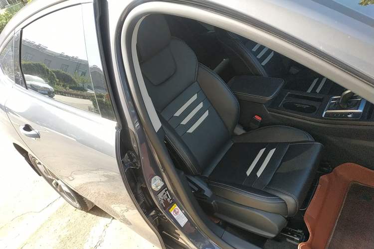 Used BYD Qin Pro 2020 Beyond Edition 1.5TI Automatic Prestige Version Right Front Seat