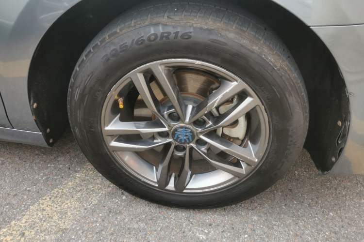 Used BYD Qin Pro 2020 Beyond Edition 1.5TI Automatic Prestige Version Right Front Wheel Hub