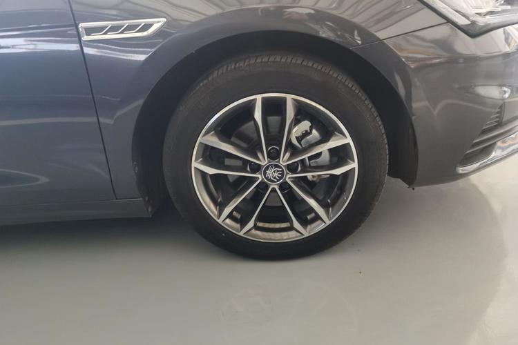 Used BYD Qin Pro 2020 Beyond Edition 1.5TI Automatic Flagship Version Right Front Wheel Hub
