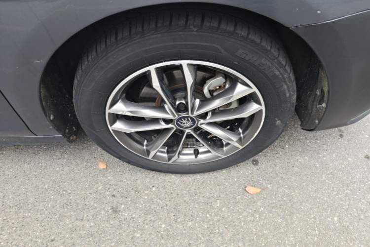 Used BYD Qin Pro 2020 Beyond Edition 1.5TI Automatic Flagship Version Right Front Wheel Hub