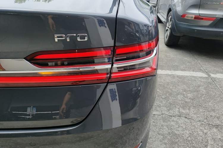 Used BYD Qin Pro 2020 Beyond Edition 1.5TI Automatic Flagship Version Right Rear Taillight