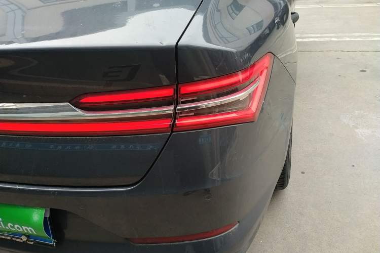 Used BYD Qin Pro 2020 Beyond Edition 1.5TI Automatic Prestige Version Right Rear Taillight