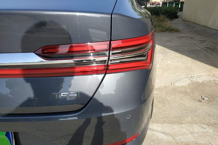 Used BYD Qin Pro 2020 Beyond Edition 1.5TI Automatic Prestige Version Right Rear Taillight