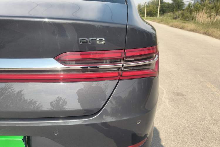 Used BYD Qin Pro 2020 Beyond Edition 1.5TI Automatic Prestige Version Right Rear Taillight