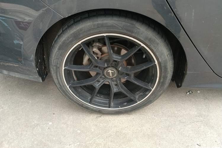 Used BYD Qin Pro 2020 Beyond Edition 1.5TI Automatic Prestige Version Right Rear Wheel Hub