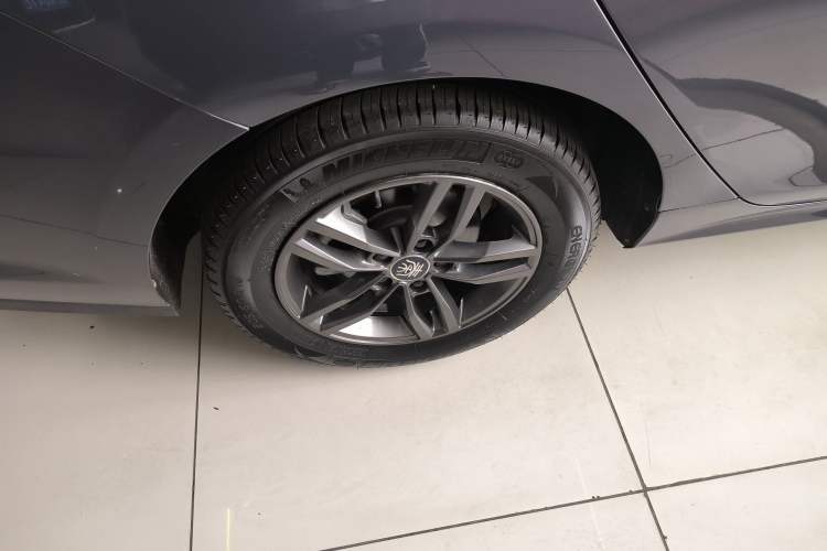 Used BYD Qin Pro 2020 Beyond Edition 1.5TI Automatic Prestige Version Right Rear Wheel Hub