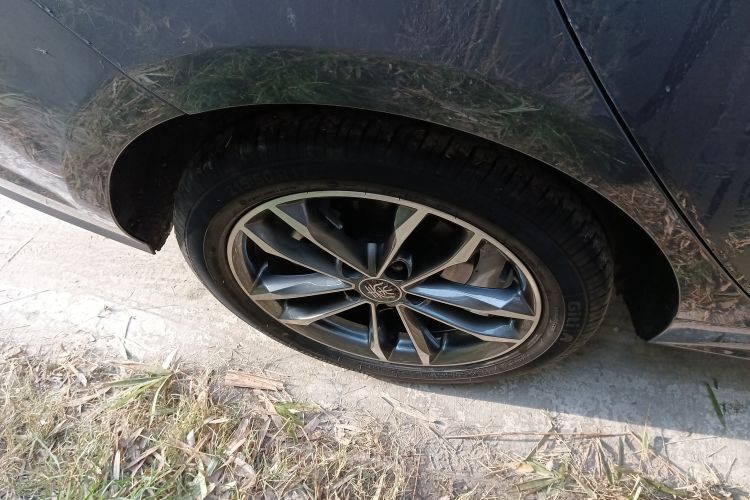 Used BYD Qin Pro 2020 Beyond Edition 1.5TI Automatic Flagship Version Right Rear Wheel Hub
