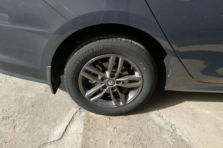 Used BYD Qin Pro 2020 Beyond Edition 1.5TI Automatic Prestige Version Right Rear Wheel Hub