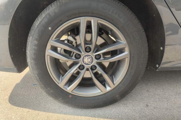 Used BYD Qin Pro 2020 Beyond Edition 1.5TI Automatic Prestige Version Right Rear Wheel Hub