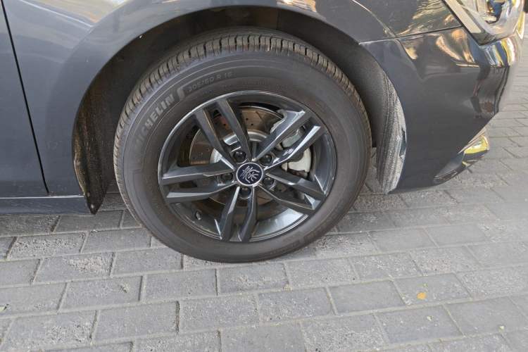 Used BYD Qin Pro 2020 Beyond Edition 1.5TI Automatic Prestige Version Right Front Wheel Hub