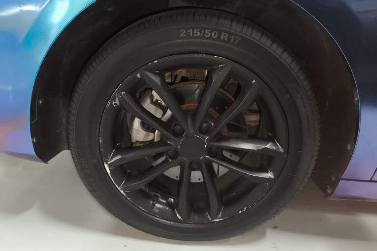 Used BYD Qin Pro 2020 Beyond Edition 1.5TI Automatic Flagship Version Left Front Wheel Hub