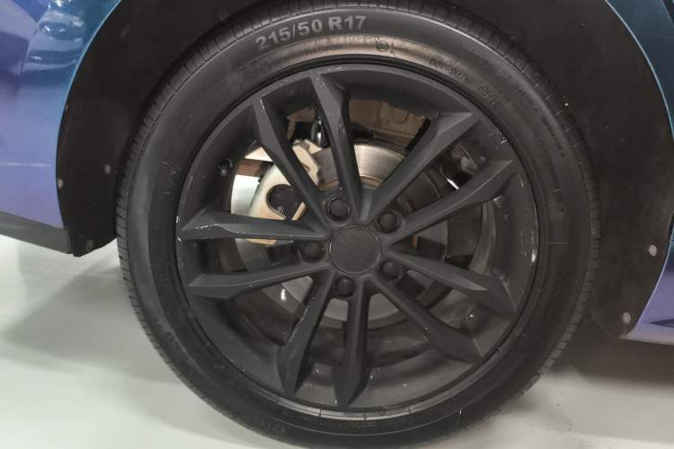 Used BYD Qin Pro 2020 Beyond Edition 1.5TI Automatic Flagship Version Right Rear Wheel Hub