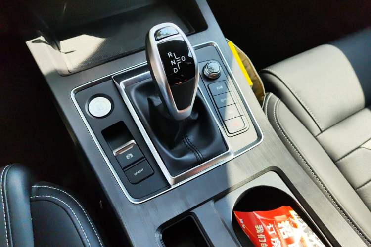 Used BYD Qin Pro 2020 Beyond Edition 1.5TI Automatic Prestige Version Gear Lever