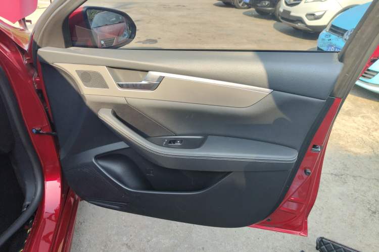 Used BYD Qin Pro 2020 Beyond Edition 1.5TI Automatic Prestige Version Interior 5