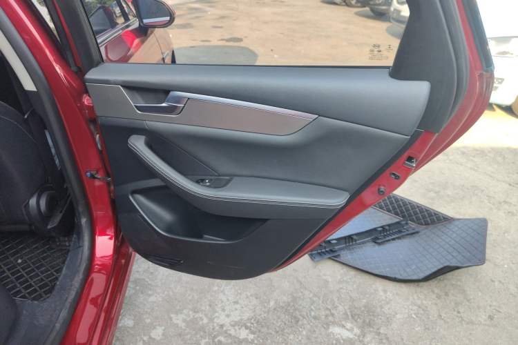 Used BYD Qin Pro 2020 Beyond Edition 1.5TI Automatic Prestige Version Interior 6