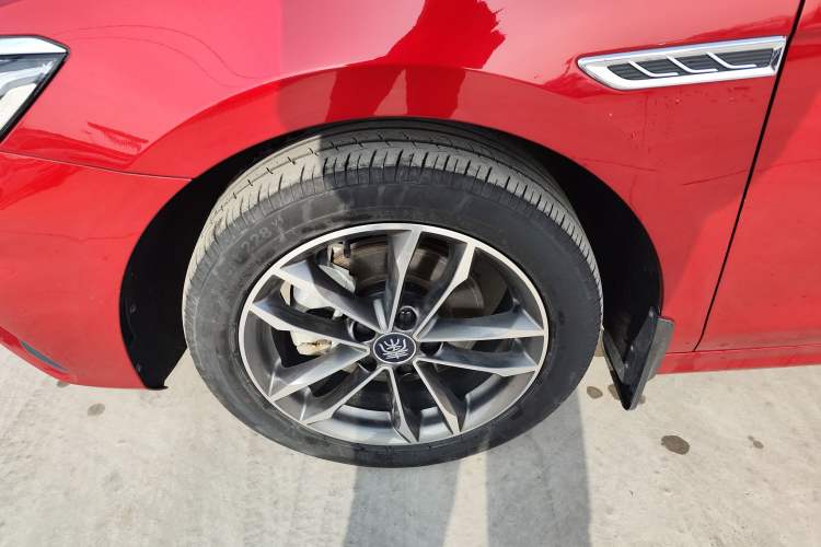 Used BYD Qin Pro 2020 Beyond Edition 1.5TI Automatic Flagship Version Left Front Wheel Hub