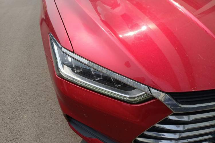 Used BYD Qin Pro 2020 Beyond Edition 1.5TI Automatic Flagship Version Right Front Headlight
