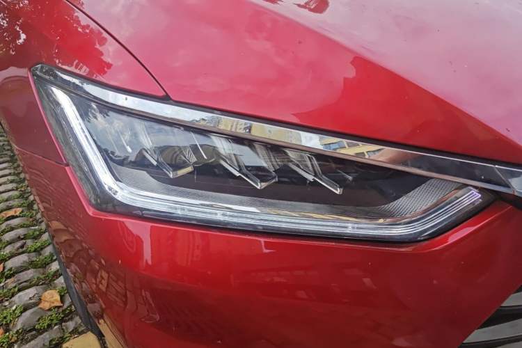 Used BYD Qin Pro 2020 Beyond Edition 1.5TI Automatic Prestige Version Right Front Headlight