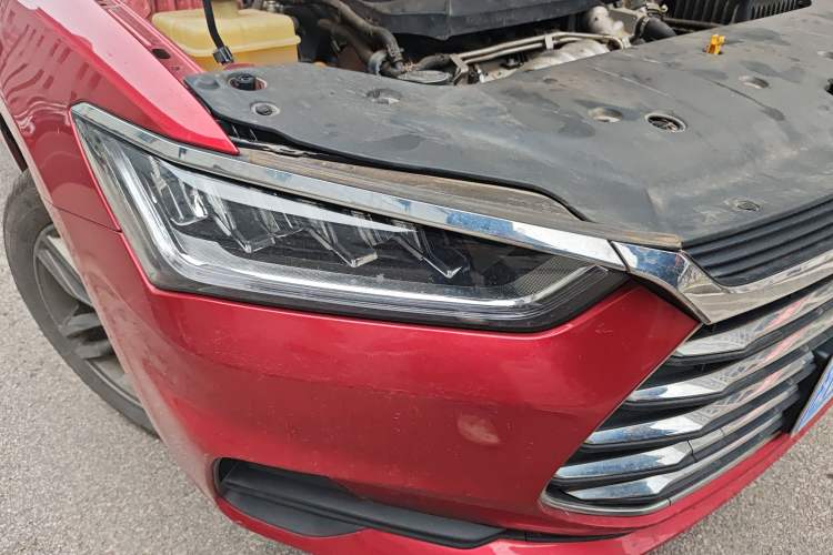 Used BYD Qin Pro 2020 Beyond Edition 1.5TI Automatic Prestige Version Right Front Headlight