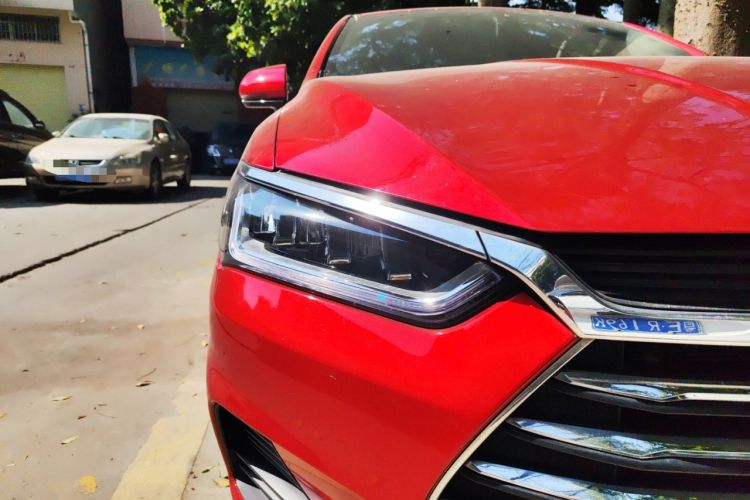 Used BYD Qin Pro 2020 Beyond Edition 1.5TI Automatic Prestige Version Right Front Headlight