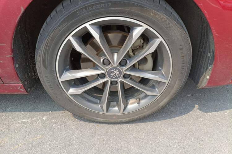 Used BYD Qin Pro 2020 Beyond Edition 1.5TI Automatic Flagship Version Right Front Wheel Hub