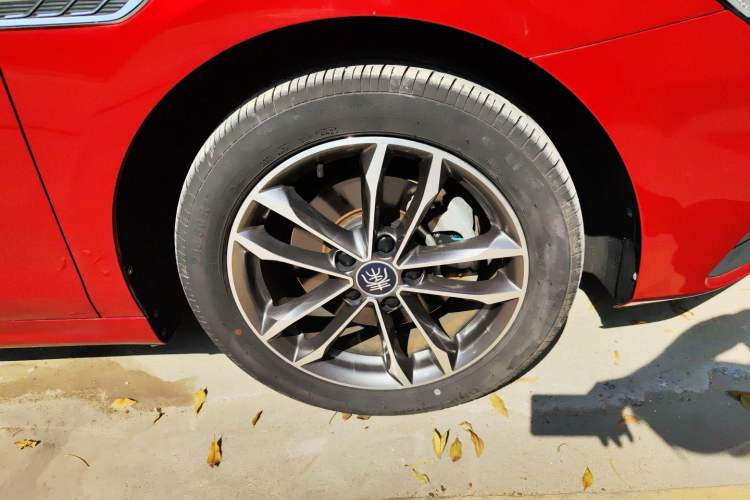 Used BYD Qin Pro 2020 Beyond Edition 1.5TI Automatic Prestige Version Right Front Wheel Hub