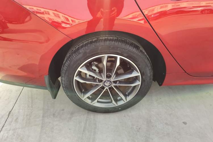 Used BYD Qin Pro 2020 Beyond Edition 1.5TI Automatic Flagship Version Right Rear Wheel Hub