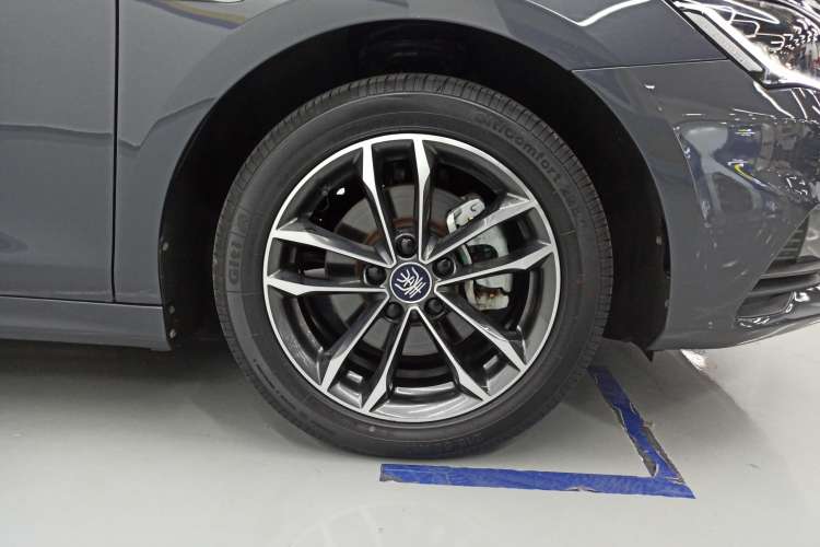 Used BYD Qin Pro 2020 Beyond Edition 1.5TI Automatic Flagship Version Left Rear Wheel Hub