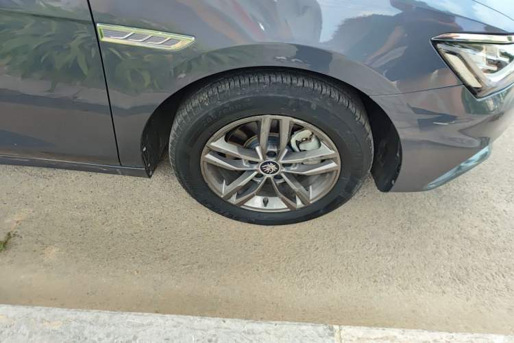 Used BYD Qin Pro 2020 Beyond Edition 1.5TI Automatic Prestige Version Right Front Wheel Hub