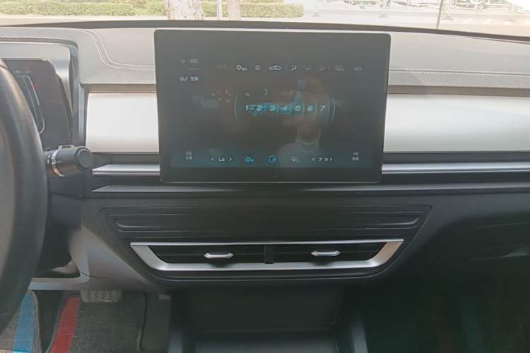 Used BYD Qin Pro 2020 Beyond Edition 1.5TI Automatic Prestige Version Audio And AC Panel