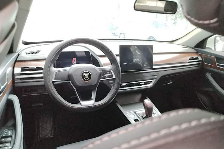 Used BYD Qin Pro 2020 Beyond Edition 1.5TI Automatic Prestige Version Center Console