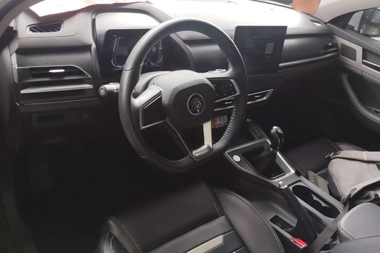 Used BYD Qin Pro 2020 Beyond Edition 1.5TI Manual Luxury Version Center Console