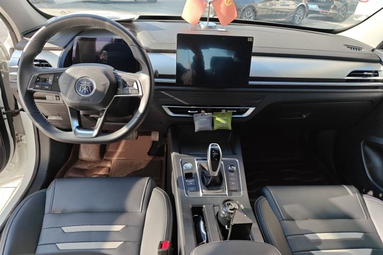Used BYD Qin Pro 2020 Beyond Edition 1.5TI Automatic Flagship Version Center Console