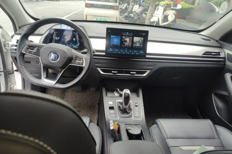 Used BYD Qin Pro 2020 Beyond Edition 1.5TI Automatic Flagship Version Center Console