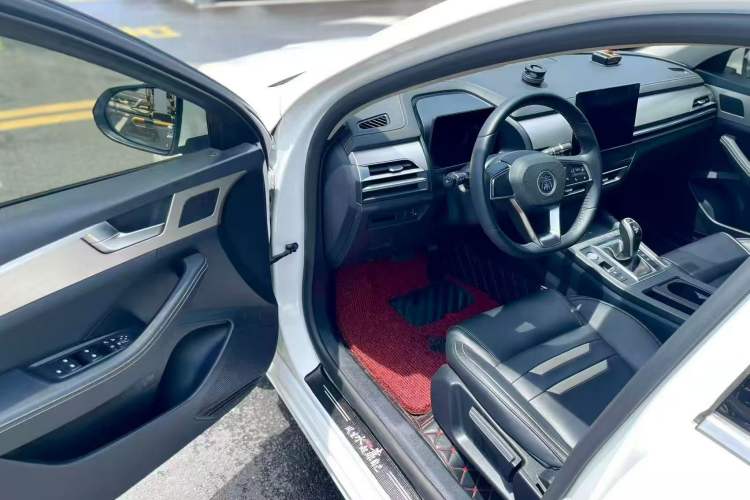 Used BYD Qin Pro 2020 Beyond Edition 1.5TI Automatic Prestige Version Driver Seat