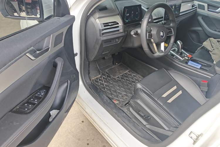 Used BYD Qin Pro 2020 Beyond Edition 1.5TI Automatic Flagship Version Driver Seat