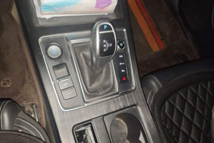 Used BYD Qin Pro 2020 Beyond Edition 1.5TI Automatic Flagship Version Gear Lever