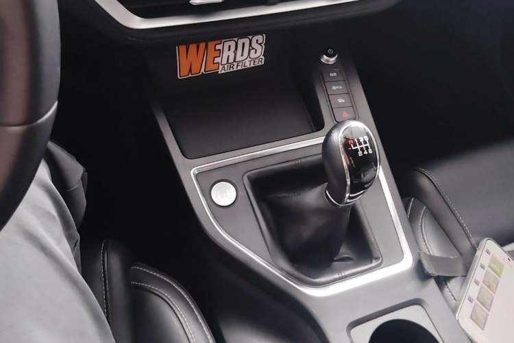 Used BYD Qin Pro 2020 Beyond Edition 1.5TI Manual Luxury Version Gear Lever