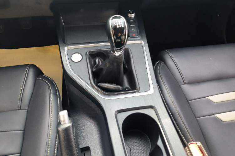 Used BYD Qin Pro 2020 Beyond Edition 1.5TI Manual Luxury Version Gear Lever