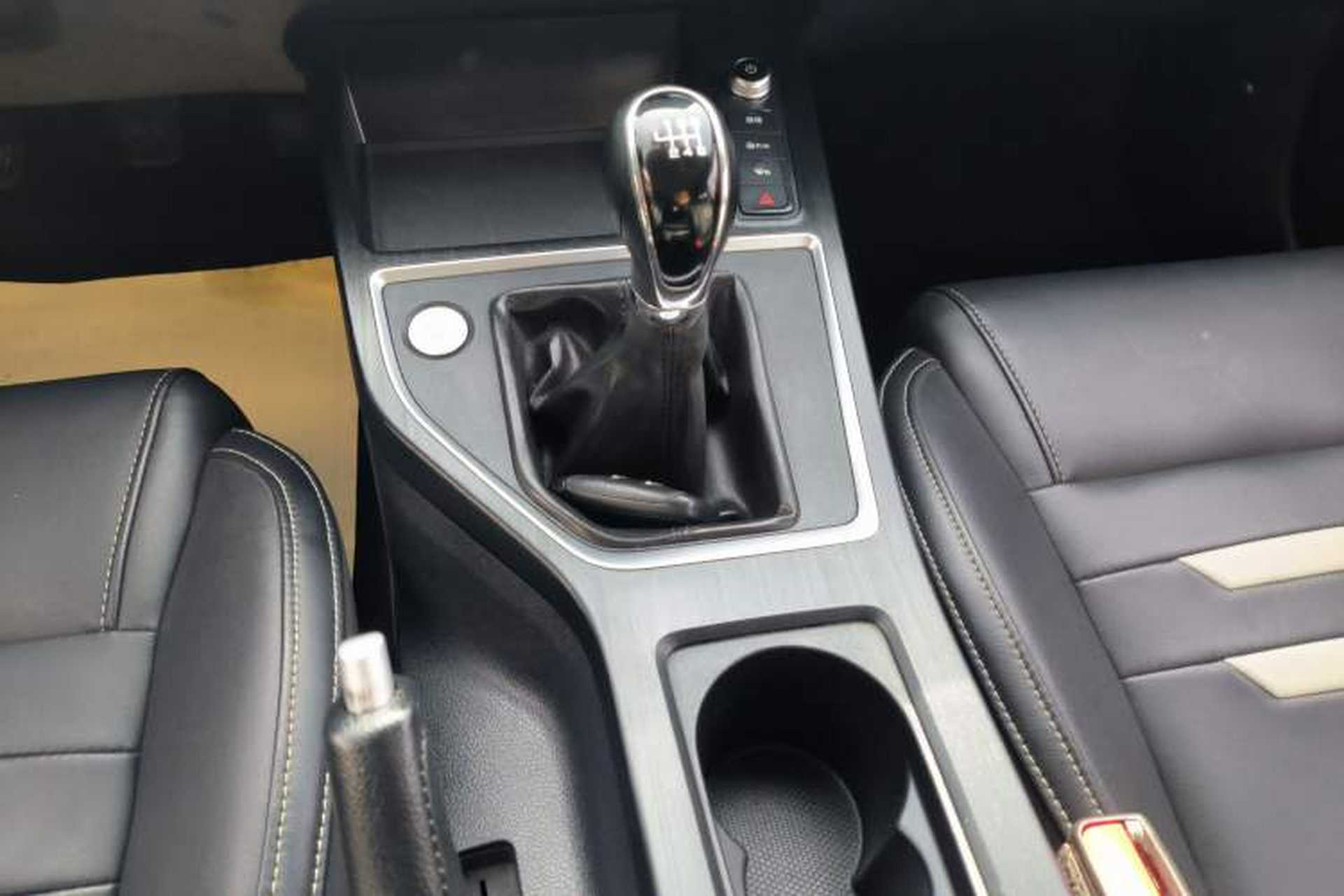 Used BYD Qin Pro 2020 Beyond Edition 1.5TI Manual Luxury Version Gear Lever