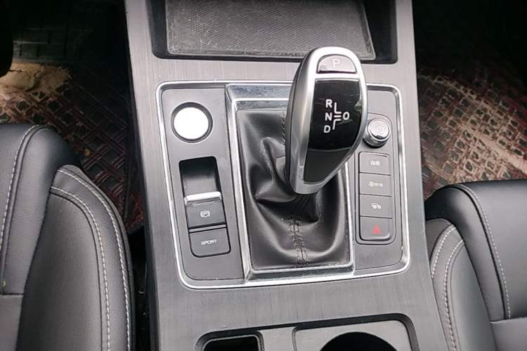 Used BYD Qin Pro 2020 Beyond Edition 1.5TI Automatic Prestige Version Gear Lever
