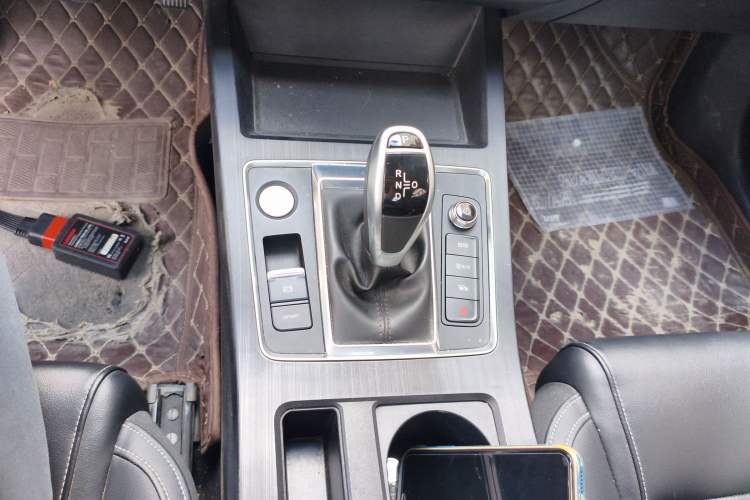 Used BYD Qin Pro 2020 Beyond Edition 1.5TI Automatic Prestige Version Gear Lever