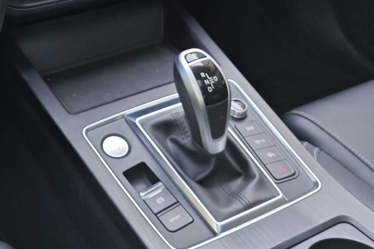 Used BYD Qin Pro 2020 Beyond Edition 1.5TI Automatic Flagship Version Gear Lever