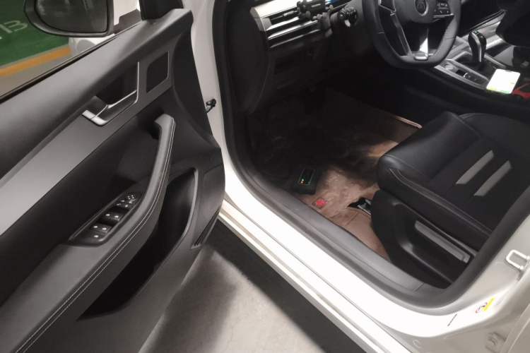 Used BYD Qin Pro 2020 Beyond Edition 1.5TI Automatic Prestige Version Interior 3