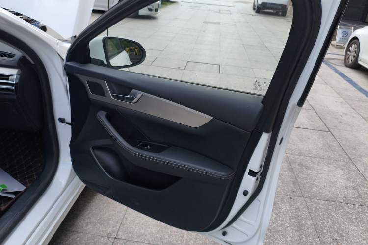 Used BYD Qin Pro 2020 Beyond Edition 1.5TI Automatic Prestige Version Interior 5
