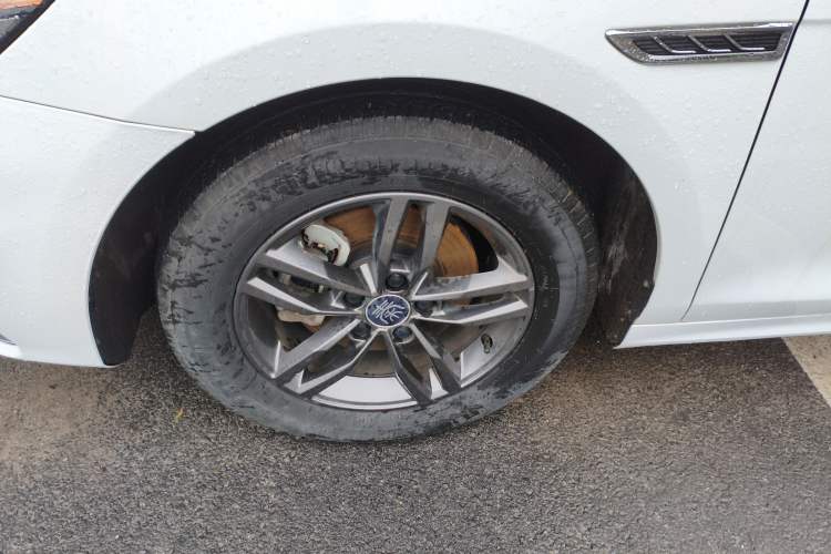 Used BYD Qin Pro 2020 Beyond Edition 1.5TI Automatic Prestige Version Left Front Wheel Hub