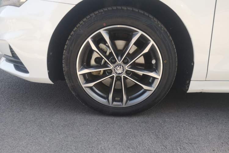 Used BYD Qin Pro 2020 Beyond Edition 1.5TI Automatic Flagship Version Left Front Wheel Hub